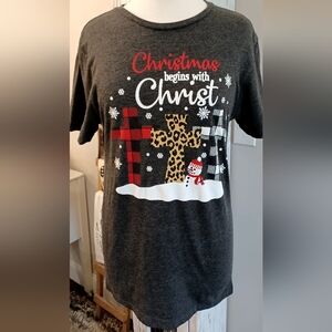 Love In Faith Christmas T Shirt. SZ Med. Christmas Begins With Christ. #0417